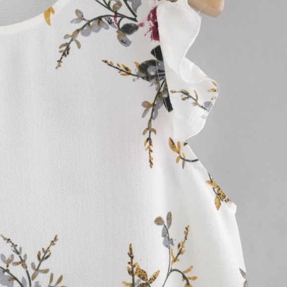 Floral flutter sleeve top - Picture 3 of 7